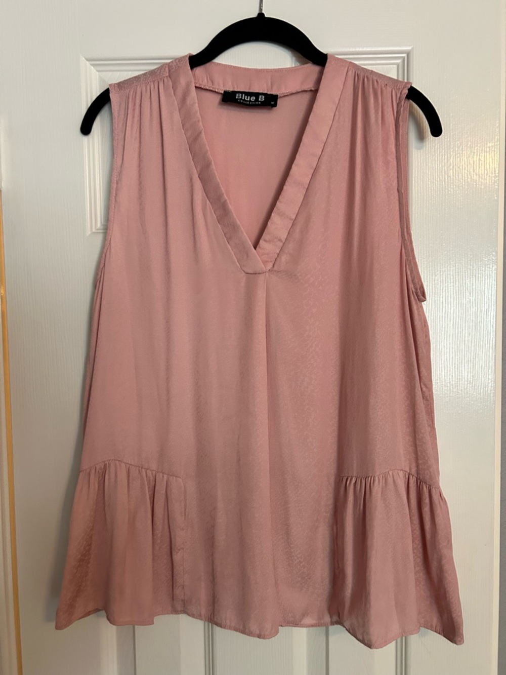 Blue B Sleeveless V-Neck Peplum Blouse in Dusty Pink Size: M